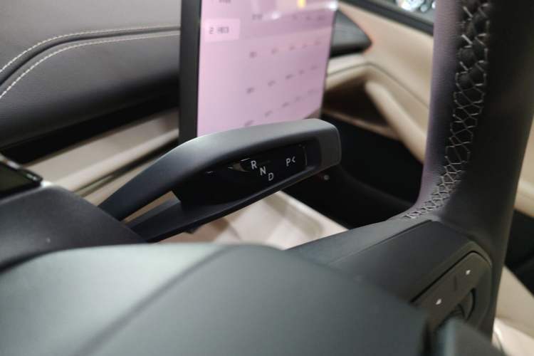 Used Xiaomi Auto SU7 2024 Rear-Drive Ultra-Long Range Advanced Pro-Level Intelligent Driving Version Gear Lever
