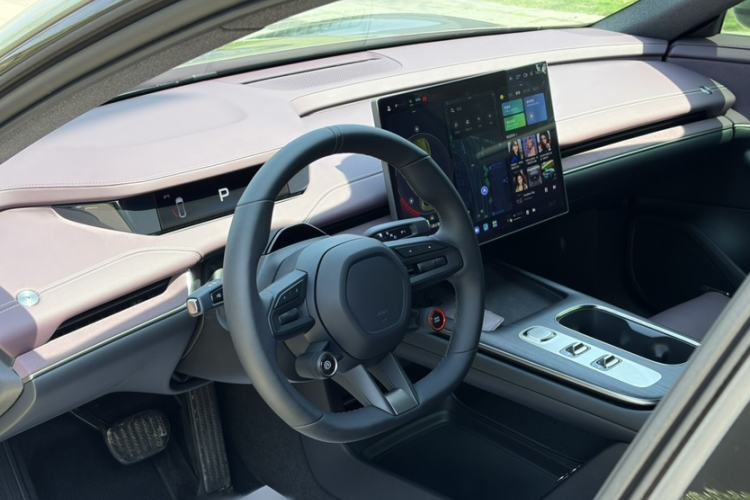 Used Xiaomi Auto SU7 2024 Rear-Drive Standard Founder Edition Interior 1