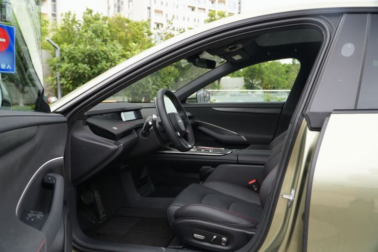 Used Xiaomi Auto SU7 2024 Rear-Drive Ultra-Long Range Advanced Pro-Level Intelligent Driving Version Interior 1