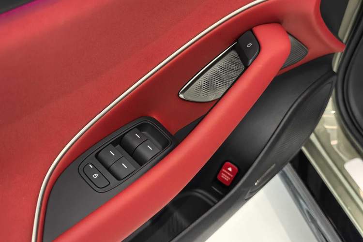 Used Xiaomi Auto SU7 2024 Four-Wheel Drive Ultra-Long Range Advanced Intelligent Driving Max Edition Interior 10