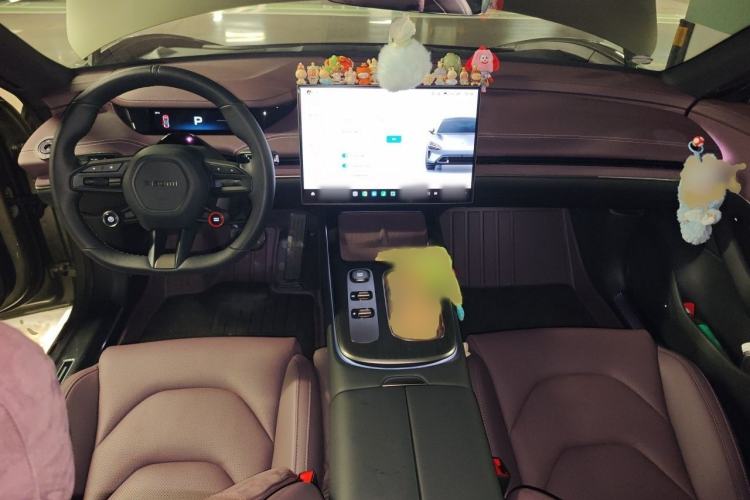 Used Xiaomi Auto SU7 2024 Rear-Drive Long-Range Intelligent Driving Version Interior 2