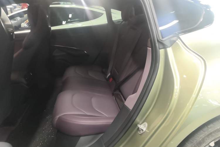 Used Xiaomi Auto SU7 2024 Rear-Drive Long-Range Intelligent Driving Version Interior 2