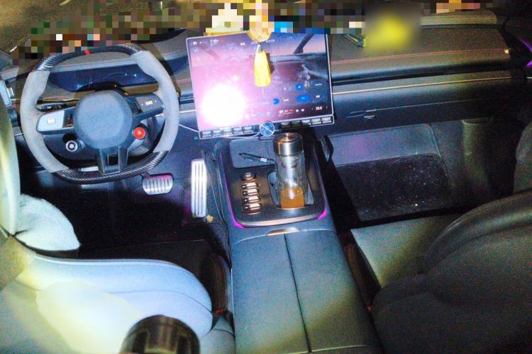 Used Xiaomi Auto SU7 2024 Four-Wheel Drive Ultra-Long Range Advanced Intelligent Driving Max Edition Interior 2