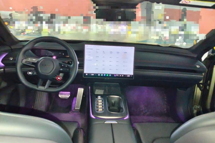 Used Xiaomi Auto SU7 2024 Four-Wheel Drive Ultra-Long Range Advanced Intelligent Driving Max Edition Interior 2