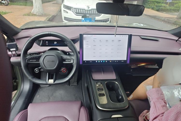 Used Xiaomi Auto SU7 2024 Rear-Drive Long-Range Intelligent Driving Version Interior 2