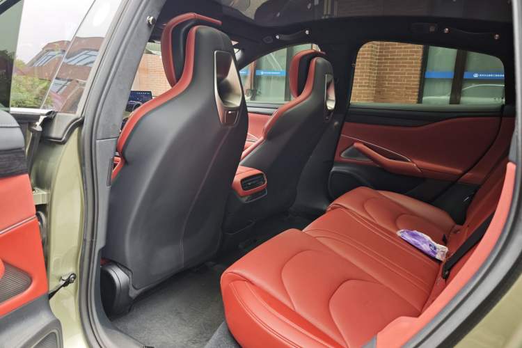 Used Xiaomi Auto SU7 2024 Four-Wheel Drive Ultra-Long Range Advanced Intelligent Driving Max Edition Interior 2