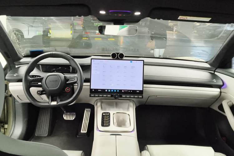 Used Xiaomi Auto SU7 2024 Four-Wheel Drive Ultra-Long Range Advanced Intelligent Driving Max Edition Interior 2