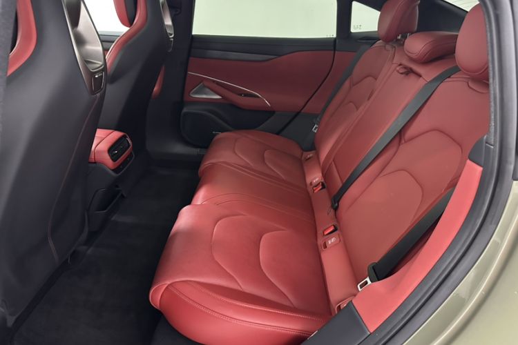 Used Xiaomi Auto SU7 2024 Rear-Drive Long-Range Intelligent Driving Version Interior 2