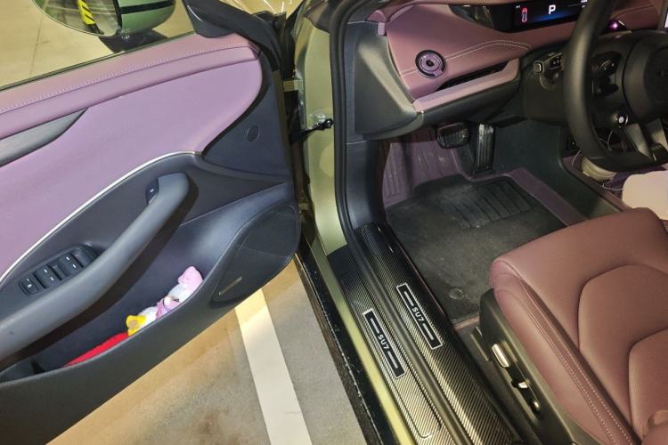 Used Xiaomi Auto SU7 2024 Rear-Drive Long-Range Intelligent Driving Version Interior 3