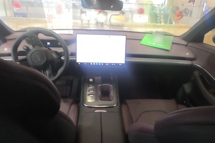 Used Xiaomi Auto SU7 2024 Rear-Drive Long-Range Intelligent Driving Version Interior 3