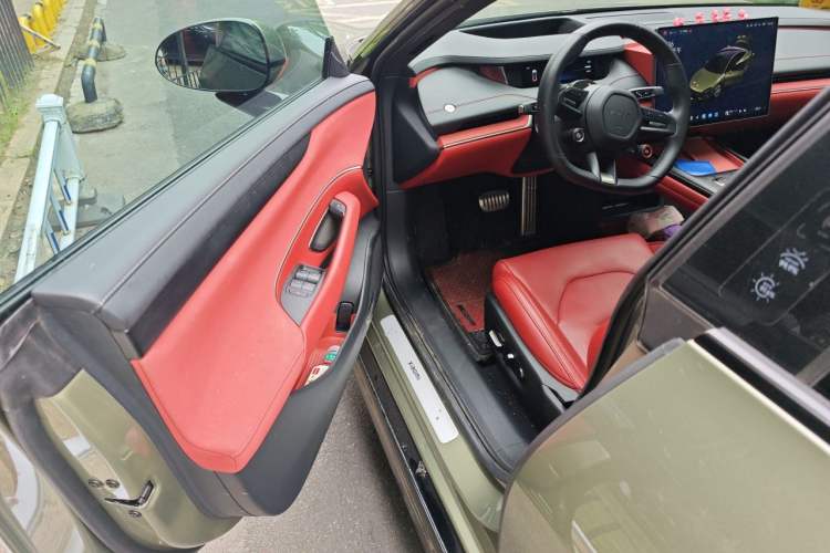 Used Xiaomi Auto SU7 2024 Four-Wheel Drive Ultra-Long Range Advanced Intelligent Driving Max Edition Interior 3