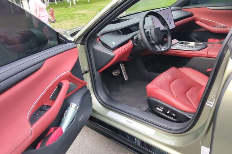 Used Xiaomi Auto SU7 2024 Four-Wheel Drive Ultra-Long Range Advanced Intelligent Driving Max Edition Interior 3