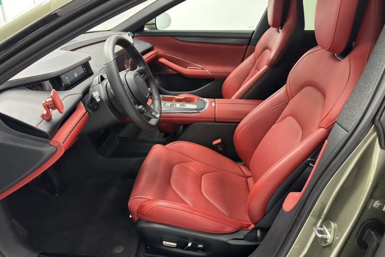 Used Xiaomi Auto SU7 2024 Rear-Drive Long-Range Intelligent Driving Version Interior 3