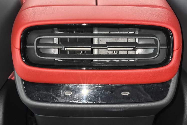 Used Xiaomi Auto SU7 2024 Four-Wheel Drive Ultra-Long Range Advanced Intelligent Driving Max Edition Interior 4