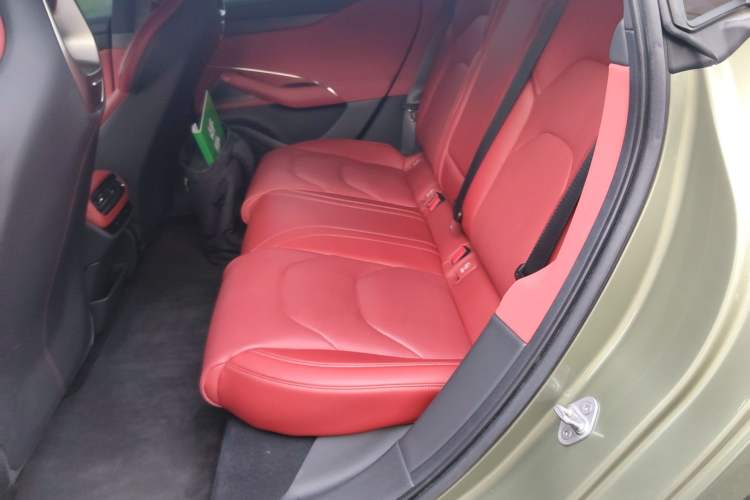 Used Xiaomi Auto SU7 2024 Four-Wheel Drive Ultra-Long Range Advanced Intelligent Driving Max Edition Interior 4