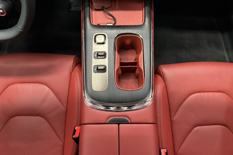 Used Xiaomi Auto SU7 2024 Rear-Drive Long-Range Intelligent Driving Version Interior 5