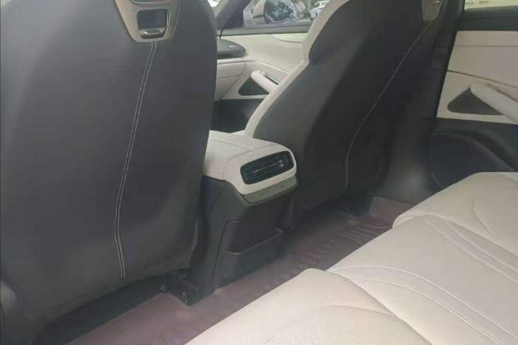 Used Xiaomi Auto SU7 2024 Rear-Drive Long-Range Intelligent Driving Version Interior 5