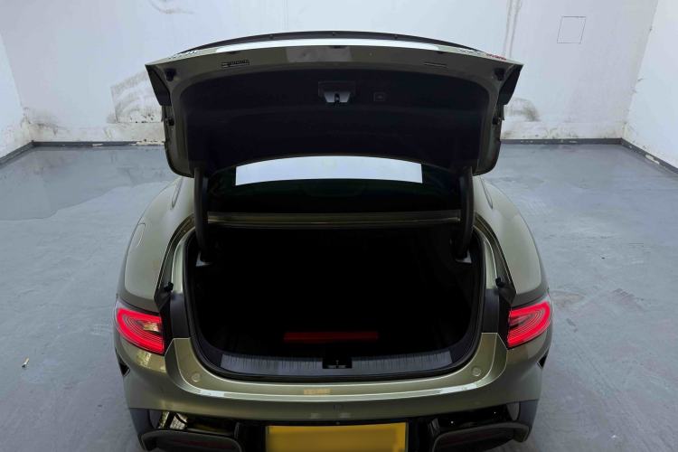 Used Xiaomi Auto SU7 2024 Four-Wheel Drive Ultra-Long Range Advanced Intelligent Driving Max Edition Interior 6