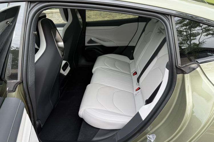 Used Xiaomi Auto SU7 2024 Rear-Drive Long-Range Intelligent Driving Version Interior 6
