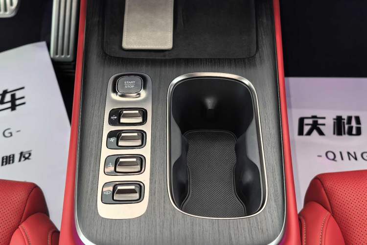 Used Xiaomi Auto SU7 2024 Four-Wheel Drive Ultra-Long Range Advanced Intelligent Driving Max Edition Interior 7