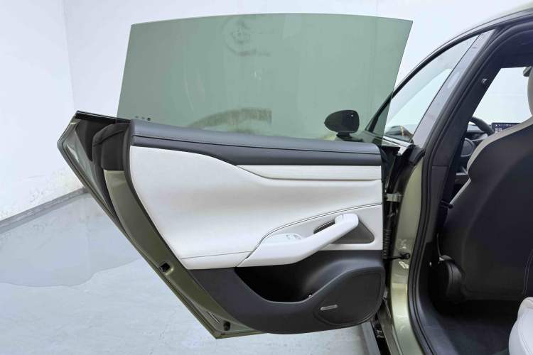 Used Xiaomi Auto SU7 2024 Four-Wheel Drive Ultra-Long Range Advanced Intelligent Driving Max Edition Interior 8