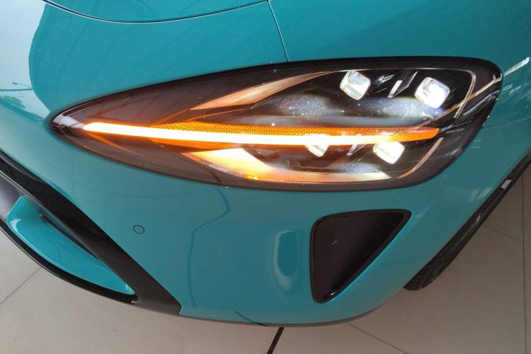 Used Xiaomi Auto SU7 2024 Rear-Drive Ultra-Long Range Advanced Pro-Level Intelligent Driving Version Left Front Headlight