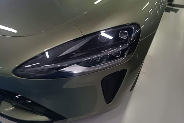 Used Xiaomi Auto SU7 2024 Four-Wheel Drive Ultra-Long Range Advanced Intelligent Driving Max Edition Left Front Headlight
