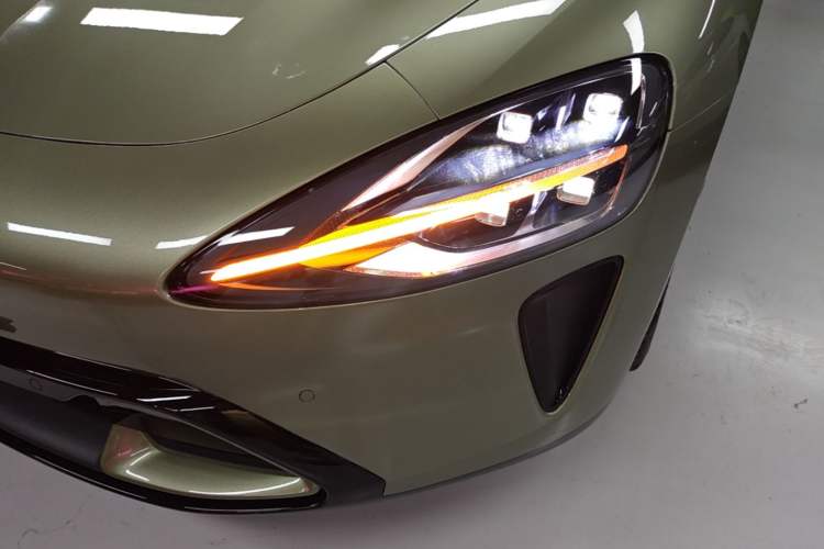 Used Xiaomi Auto SU7 2024 Four-Wheel Drive Ultra-Long Range Advanced Intelligent Driving Max Edition Left Front Headlight