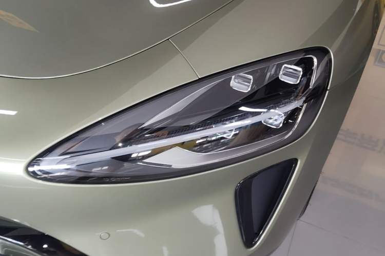 Used Xiaomi Auto SU7 2024 Rear-Drive Long-Range Intelligent Driving Version Left Front Headlight