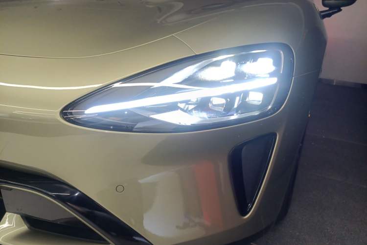 Used Xiaomi Auto SU7 2024 Four-Wheel Drive Ultra-Long Range Advanced Intelligent Driving Max Edition Left Front Headlight