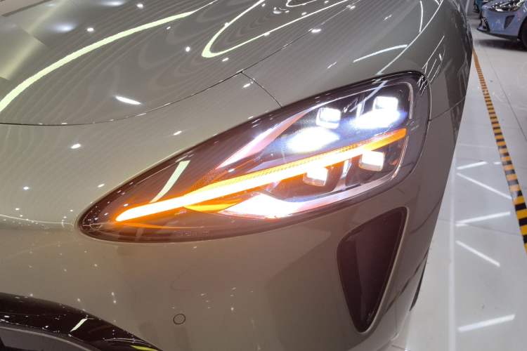 Used Xiaomi Auto SU7 2024 Rear-Drive Long-Range Intelligent Driving Version Left Front Headlight