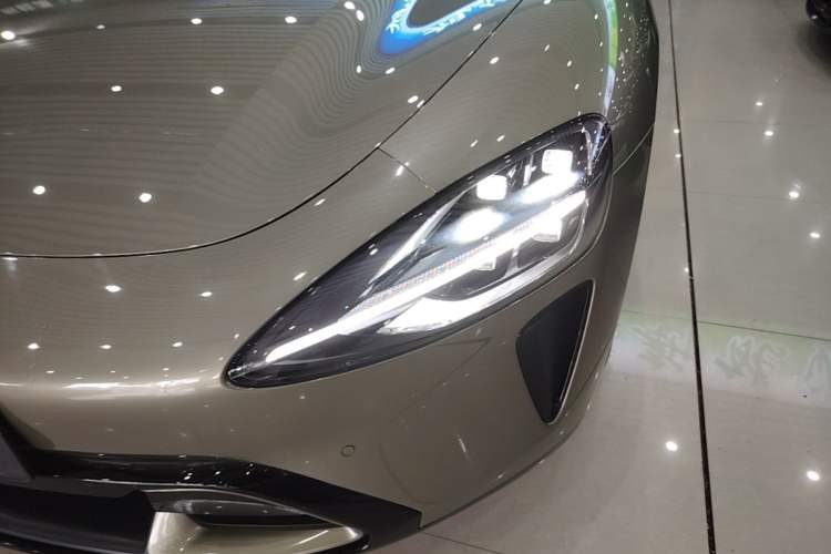 Used Xiaomi Auto SU7 2024 Rear-Drive Long-Range Intelligent Driving Version Left Front Headlight