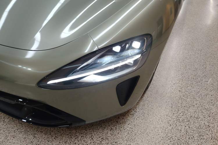 Used Xiaomi Auto SU7 2024 Four-Wheel Drive Ultra-Long Range Advanced Intelligent Driving Max Edition Left Front Headlight