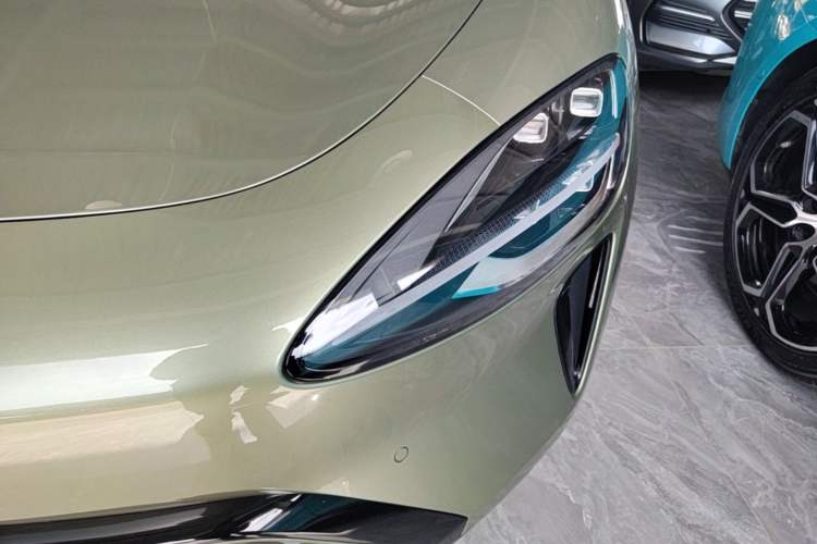 Used Xiaomi Auto SU7 2024 Four-Wheel Drive Ultra-Long Range Advanced Intelligent Driving Max Edition Left Front Headlight
