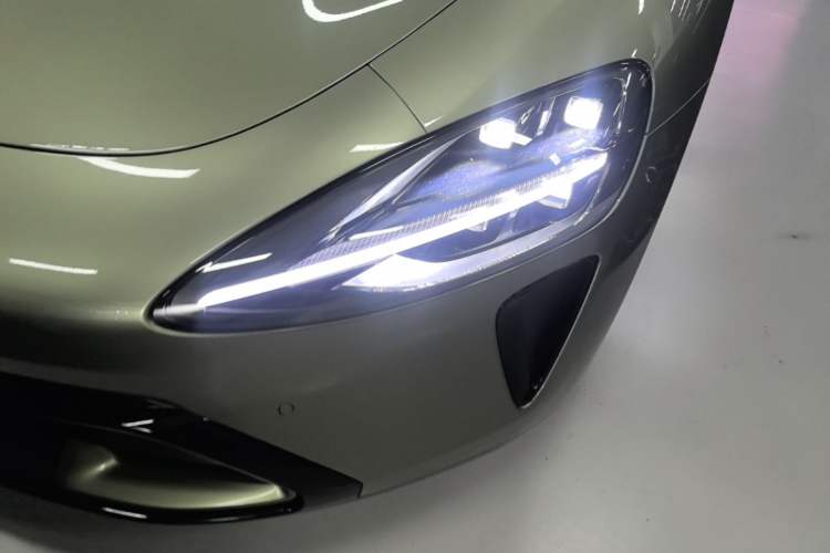 Used Xiaomi Auto SU7 2024 Rear-Drive Ultra-Long Range Advanced Pro-Level Intelligent Driving Version Left Front Headlight