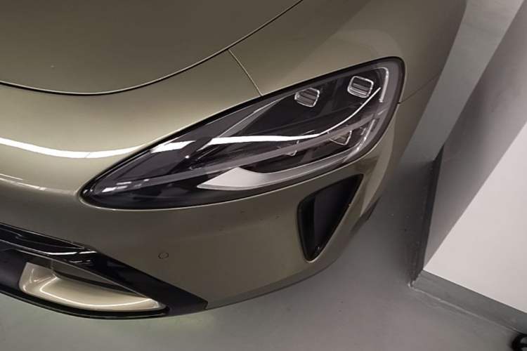Used Xiaomi Auto SU7 2024 Rear-Drive Ultra-Long Range Advanced Pro-Level Intelligent Driving Version Left Front Headlight