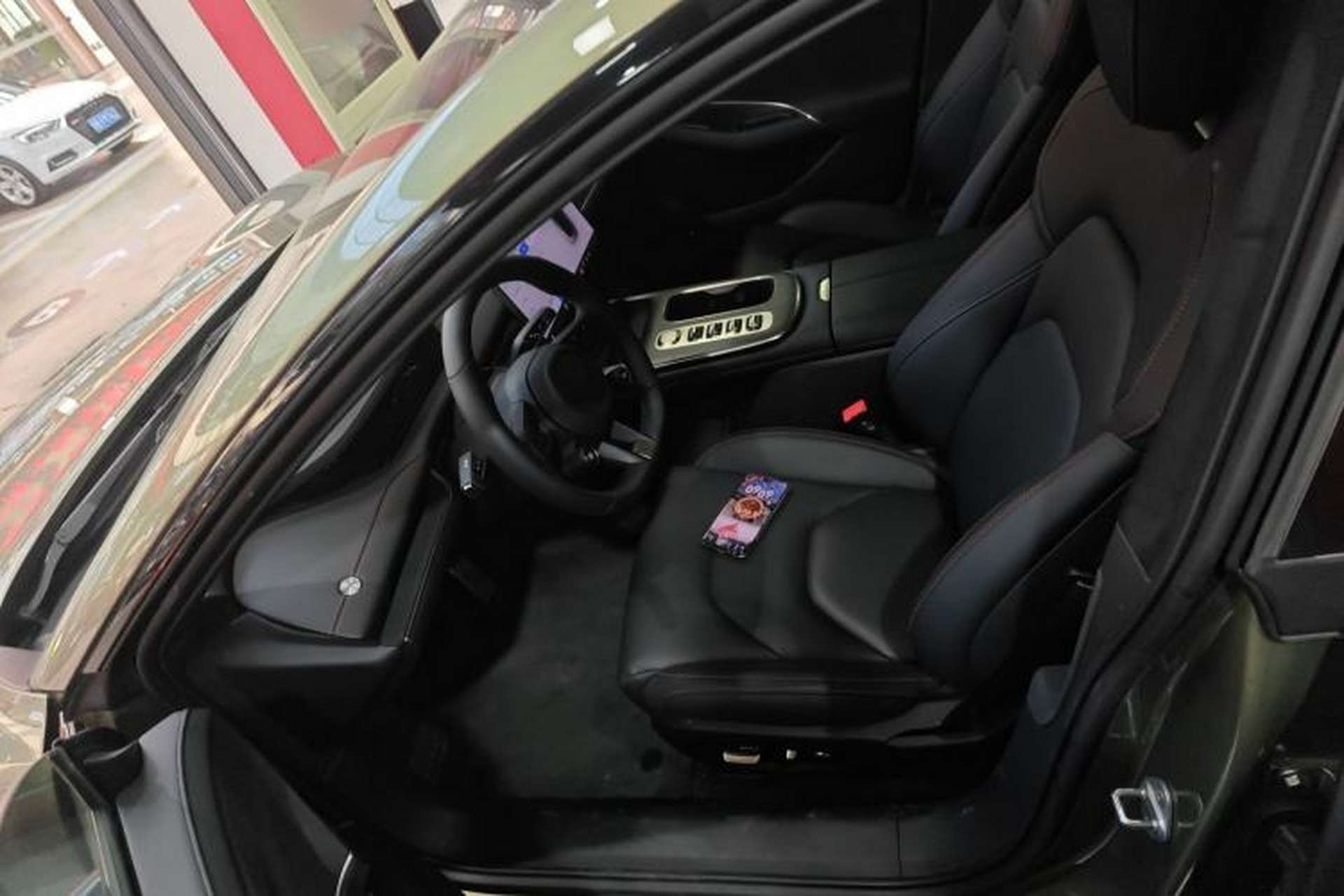 Used Xiaomi Auto SU7 2024 Four-Wheel Drive Ultra-Long Range Advanced Intelligent Driving Max Edition Left Front Seat