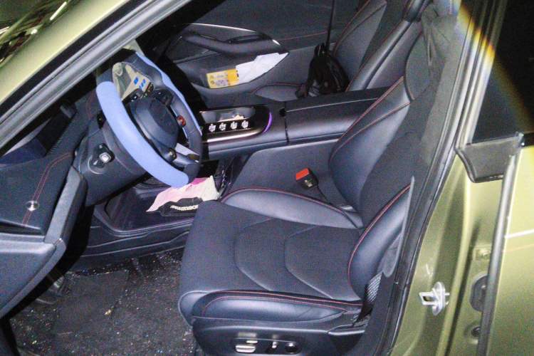 Used Xiaomi Auto SU7 2024 Four-Wheel Drive Ultra-Long Range Advanced Intelligent Driving Max Edition Left Front Seat