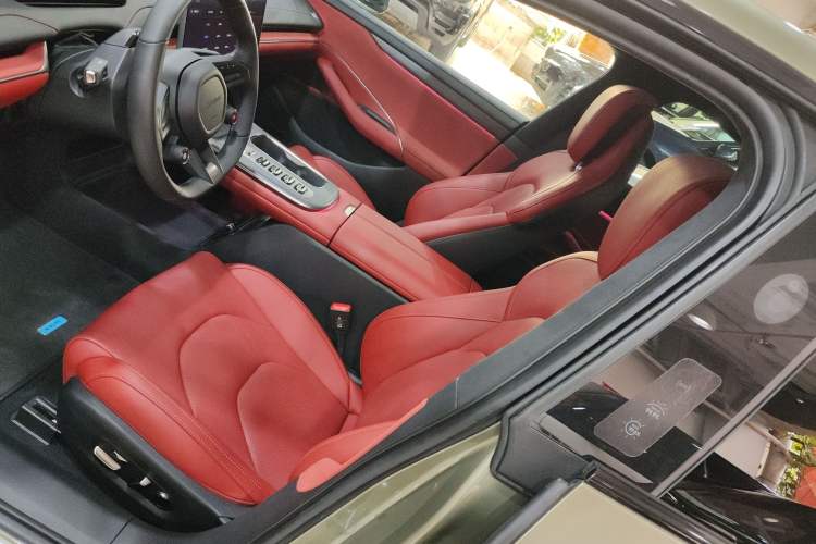 Used Xiaomi Auto SU7 2024 Four-Wheel Drive Ultra-Long Range Advanced Intelligent Driving Max Edition Left Front Seat