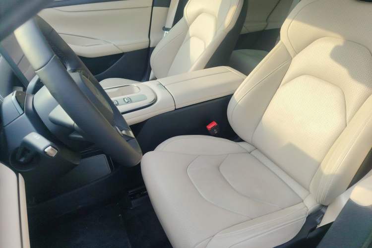 Used Xiaomi Auto SU7 2024 Rear-Drive Long-Range Intelligent Driving Version Left Front Seat