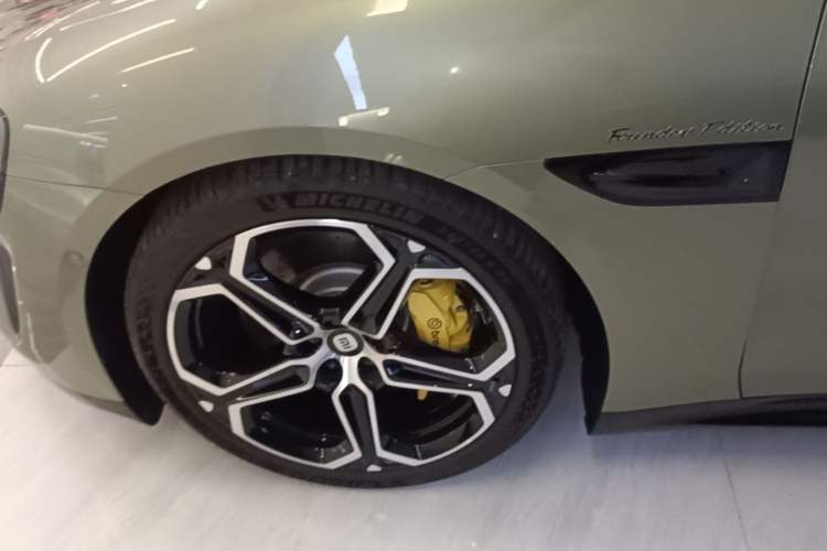 Used Xiaomi Auto SU7 2024 Four-Wheel-Drive Max Founder's Edition Left Front Wheel Hub