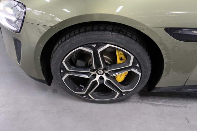 Used Xiaomi Auto SU7 2024 Rear-Drive Long-Range Intelligent Driving Version Left Front Wheel Hub