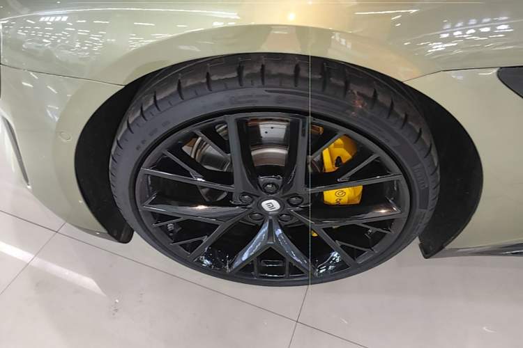 Used Xiaomi Auto SU7 2024 Four-Wheel Drive Ultra-Long Range Advanced Intelligent Driving Max Edition Left Front Wheel Hub
