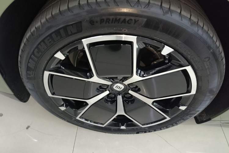 Used Xiaomi Auto SU7 2024 Rear-Drive Ultra-Long Range Advanced Pro-Level Intelligent Driving Version Left Front Wheel Hub
