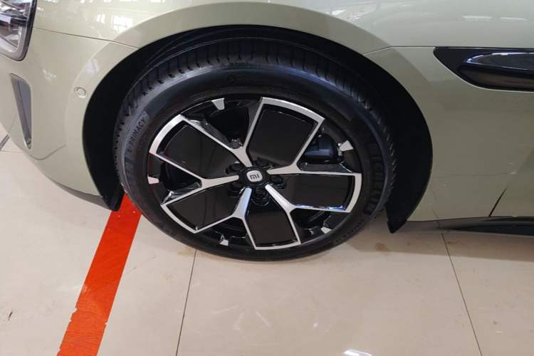 Used Xiaomi Auto SU7 2024 Rear-Drive Ultra-Long Range Advanced Pro-Level Intelligent Driving Version Left Front Wheel Hub
