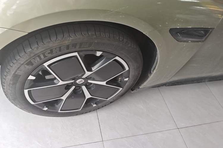 Used Xiaomi Auto SU7 2024 Rear-Drive Long-Range Intelligent Driving Version Left Front Wheel Hub