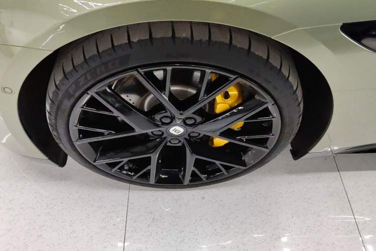 Used Xiaomi Auto SU7 2024 Four-Wheel Drive Ultra-Long Range Advanced Intelligent Driving Max Edition Left Front Wheel Hub