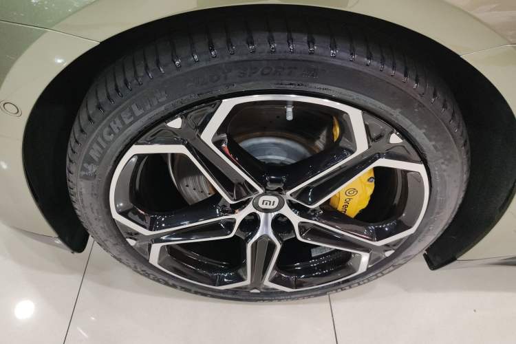 Used Xiaomi Auto SU7 2024 Four-Wheel Drive Ultra-Long Range Advanced Intelligent Driving Max Edition Left Front Wheel Hub