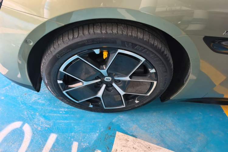 Used Xiaomi Auto SU7 2024 Rear-Drive Standard Founder Edition Left Front Wheel Hub