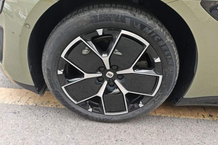 Used Xiaomi Auto SU7 2024 Rear-Drive Long-Range Intelligent Driving Version Left Front Wheel Hub